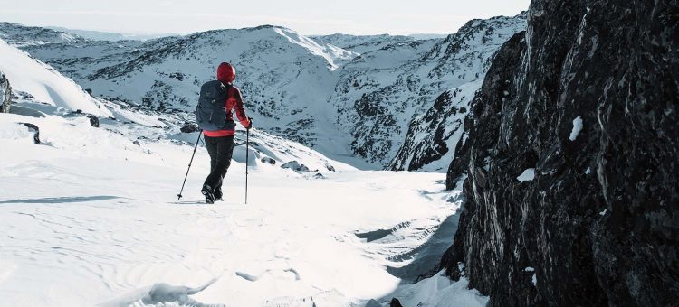 Is Iceland dark for 6 months in winter time?